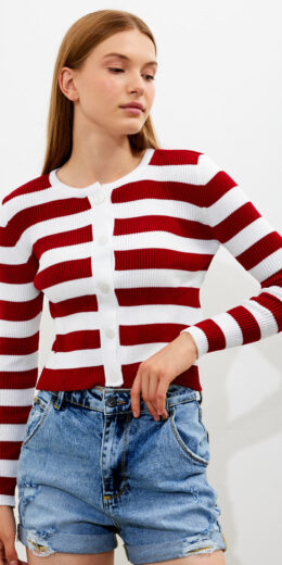 Striped & Buttoned Basic Cropped Sweater - Red